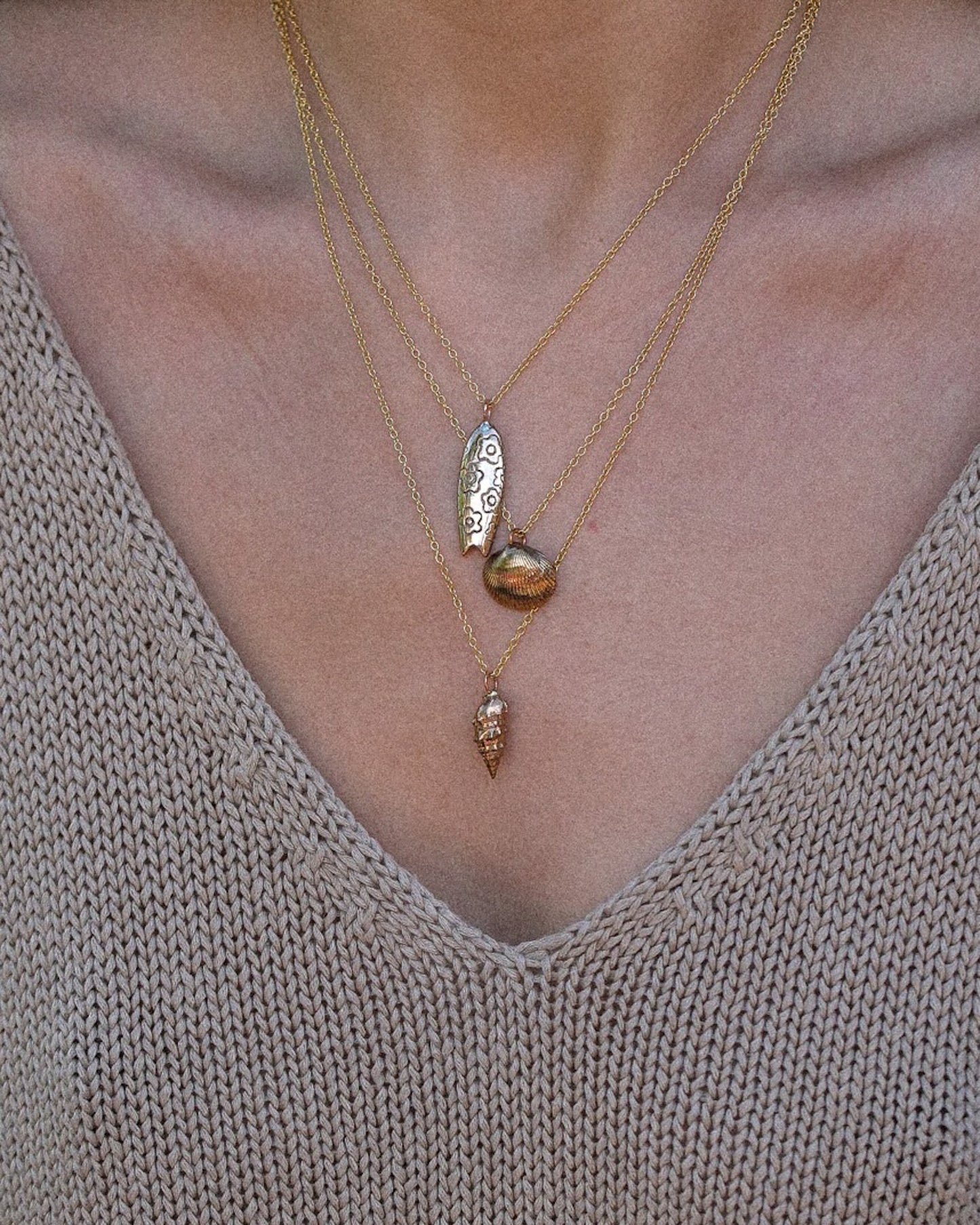 floral surfboard necklace